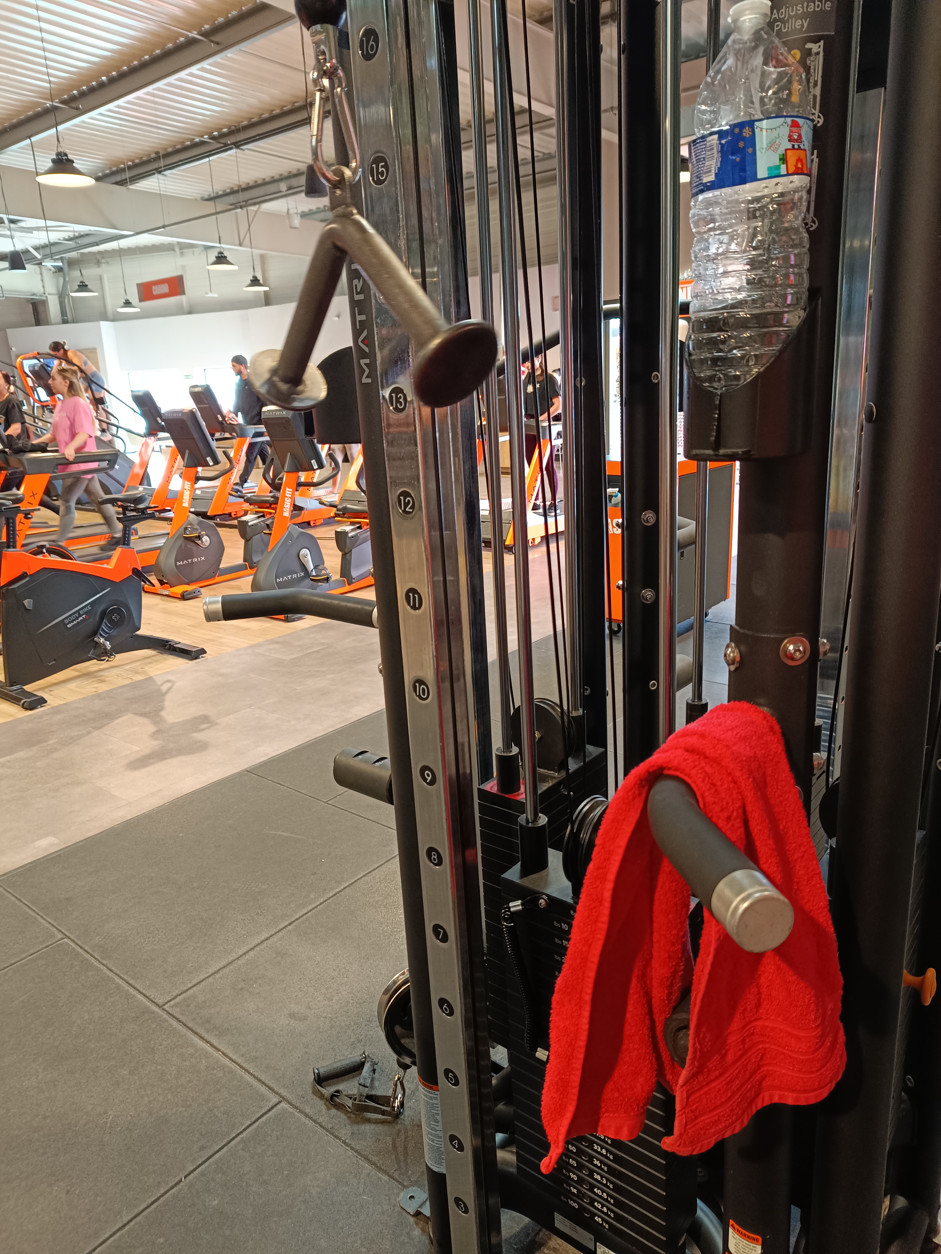 Extension triceps poulie barre plié